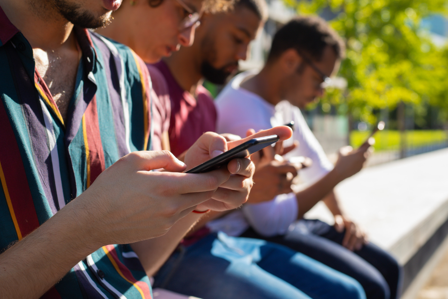 IA, réseaux sociaux, soutien familial : pourquoi le niveau des élèves baisse-t-il selon Pisa ?