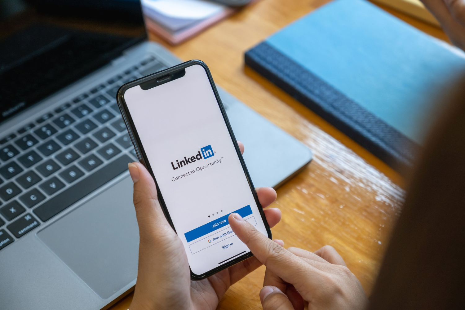 Marketing de contenu pour les écoles de commerce : construire une présence LinkedIn qui pèse vraiment