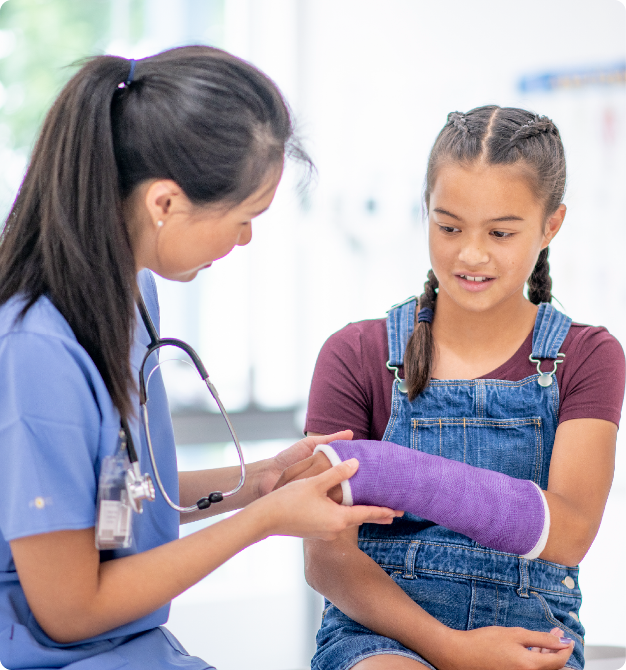 EPH Image: Female doctor with a girl with an arm cast 