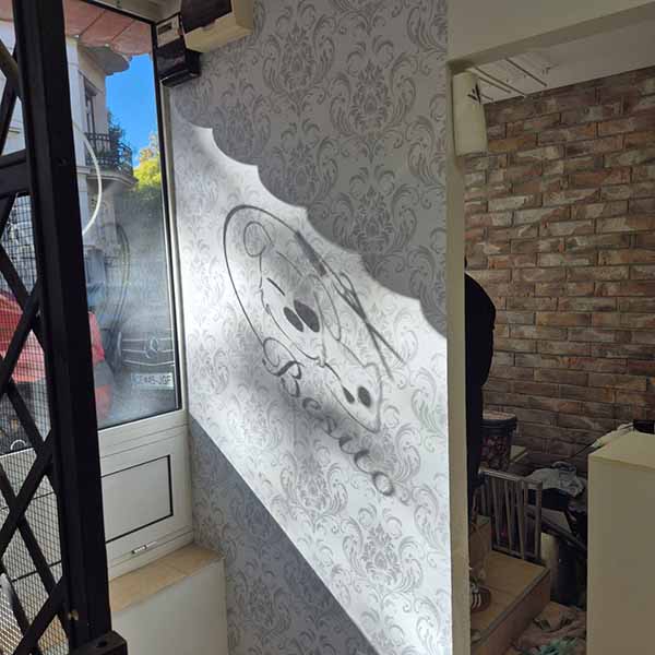 Brendiranje lokala i postavljanje tapete u salonu za kućne ljubimce