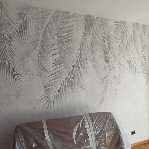 Samolepljiva tapeta sivog lišća montirana na zidu spavaće sobe