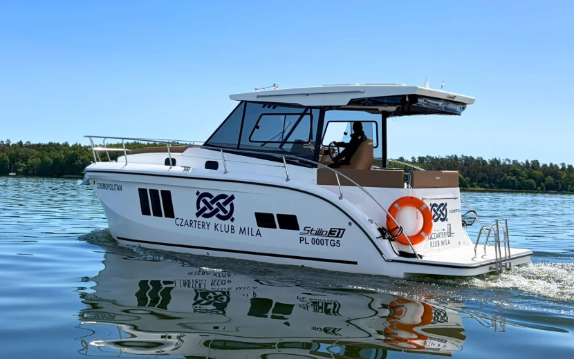 Nowoczesny houseboat z napędem elektrycznym