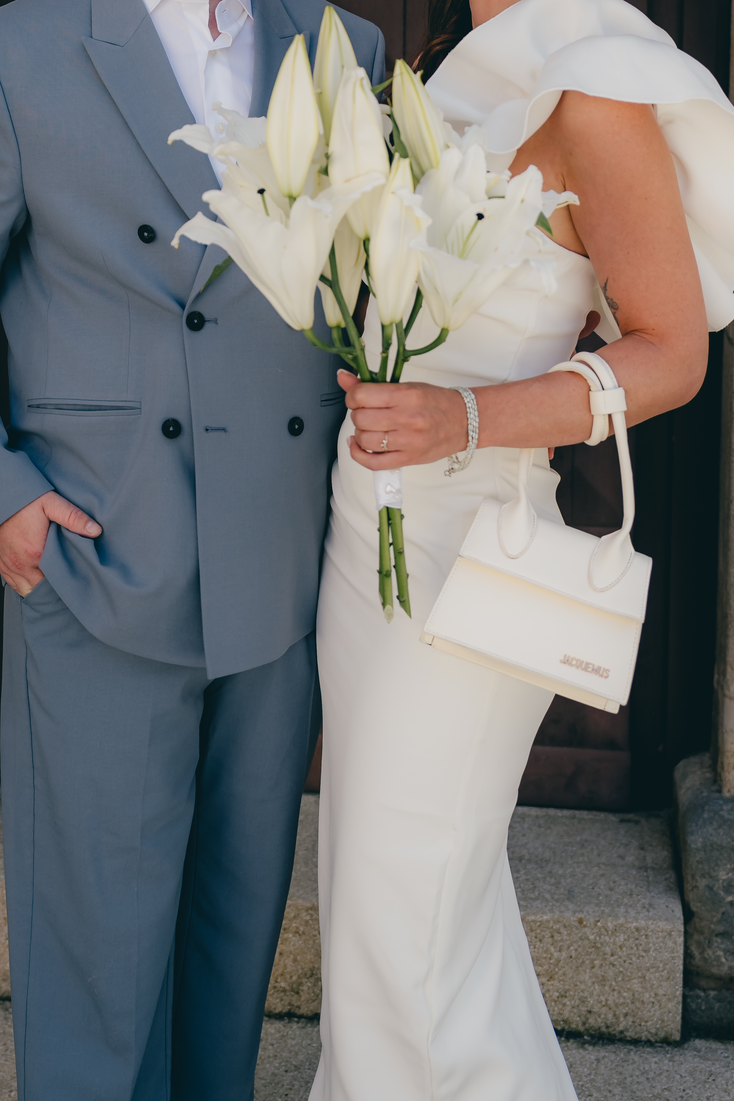 Inniger Kuss auf einer Hochzeit