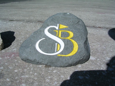 faux rock resin tee marker with sb logo