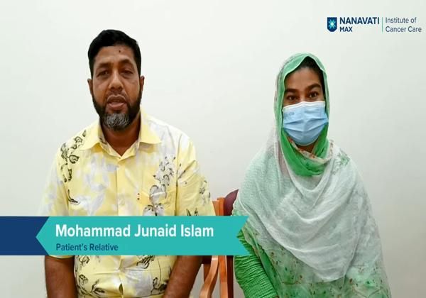 Patient Rujina Akhtar with her relative sharing their breast cancer treatment experience at Nanavati Max Hospital