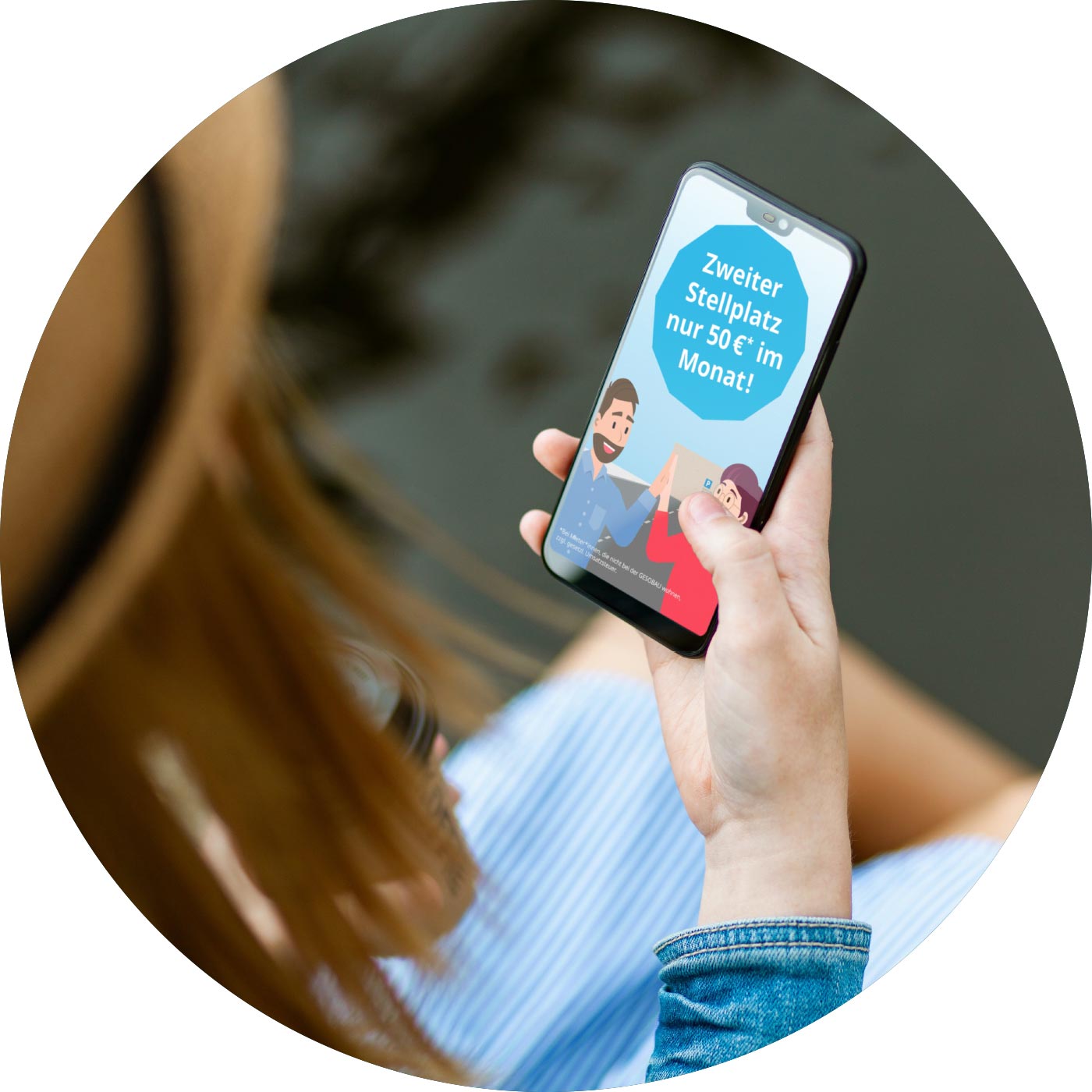 Smartphone mit dem Social Media Film zur Quartiersgarage im Quartier Stadtgut Hellersdorf.