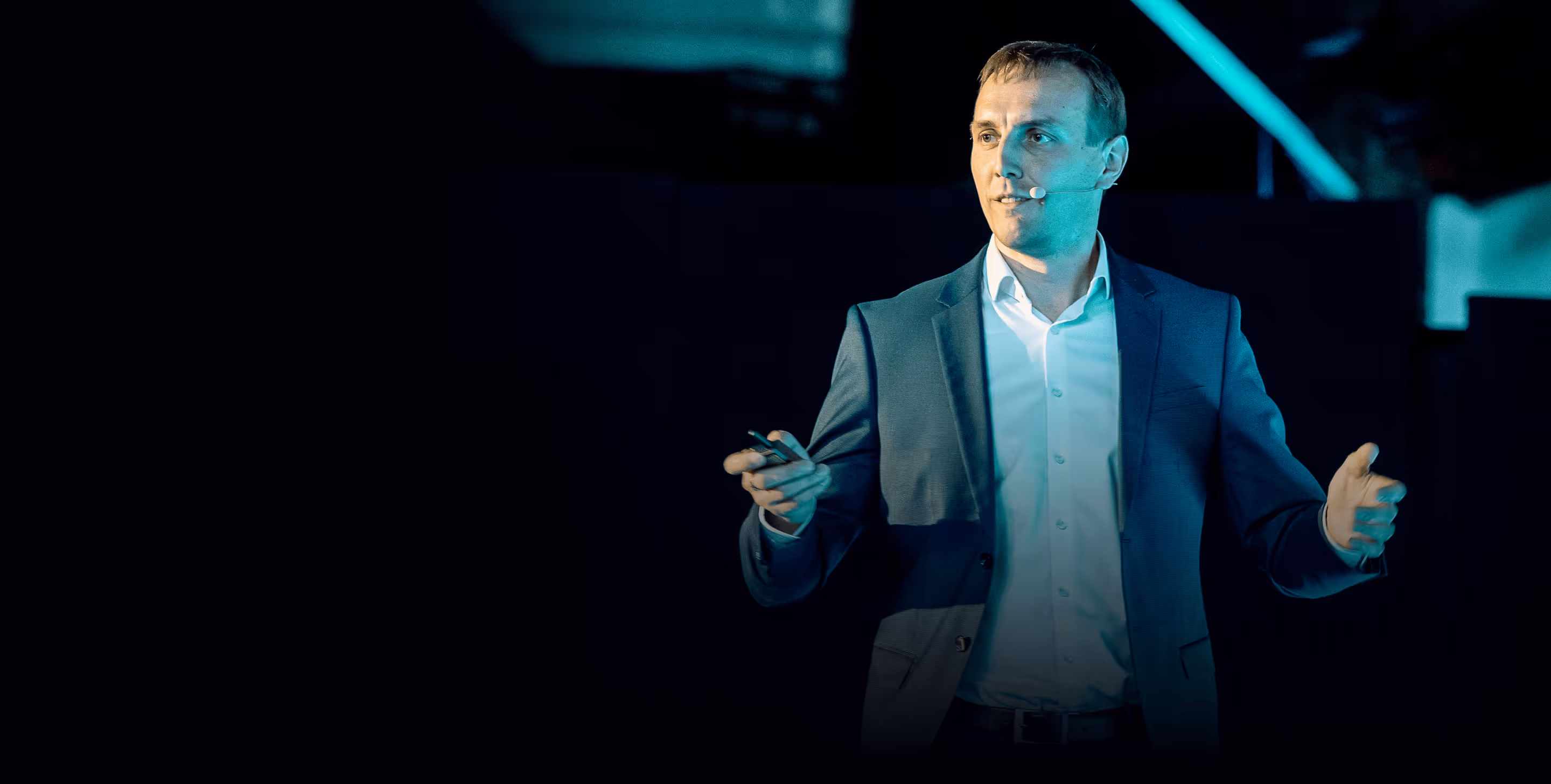 Alexander Subbotin hält Vortrag auf dem Cybersecurity Summit 2024 in Hamburg.