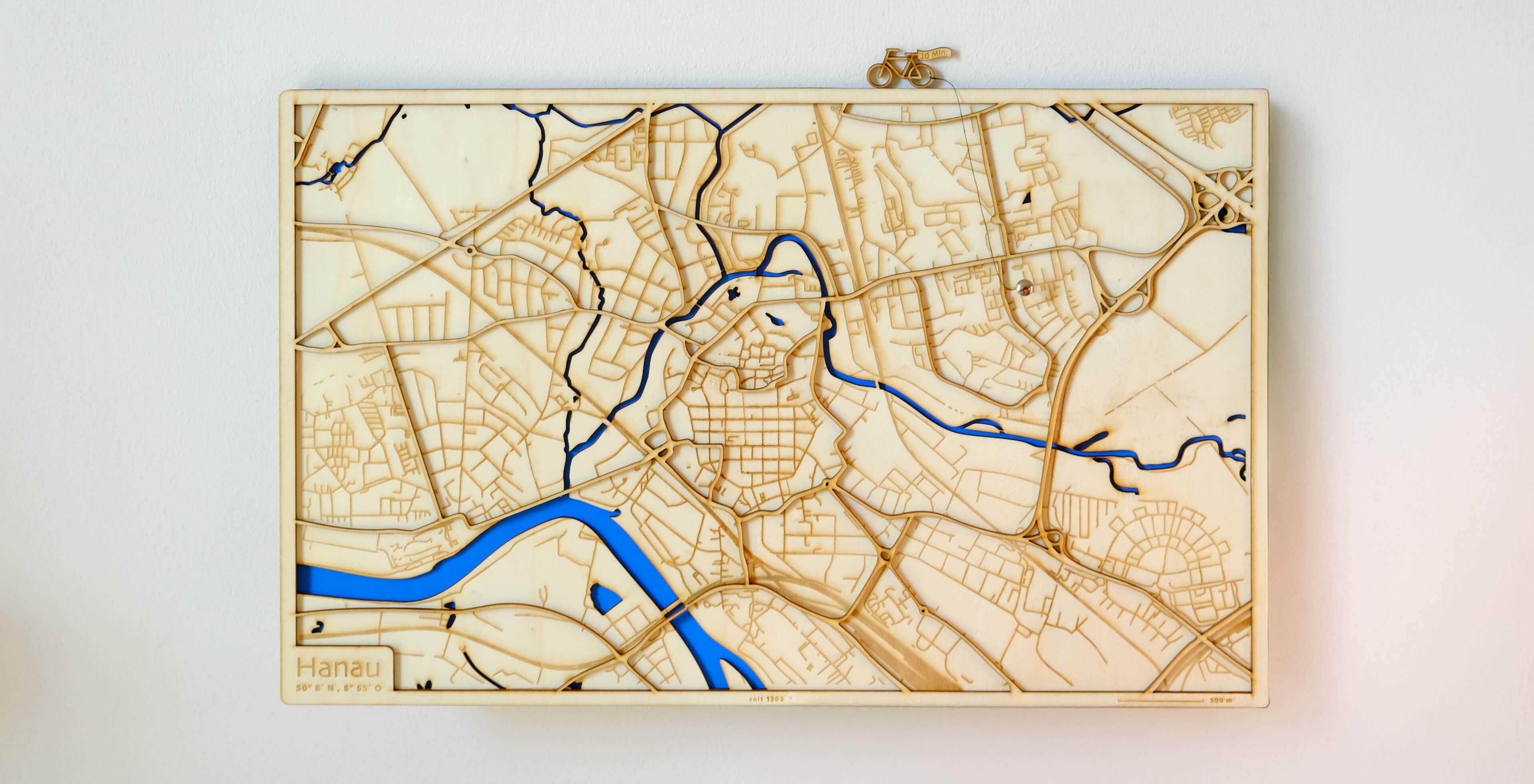 Die Radelkarte Hanau mit blauen Gewässern und Mini-Fahrrad mit 10-Minuten Radius