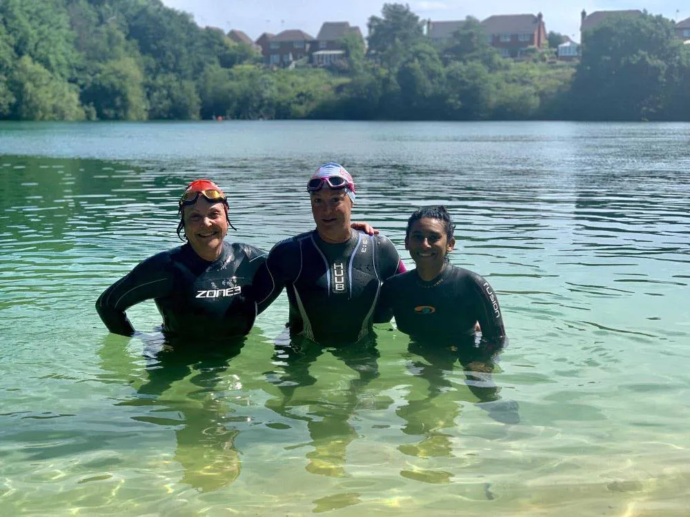 Swimmers friends taking foto