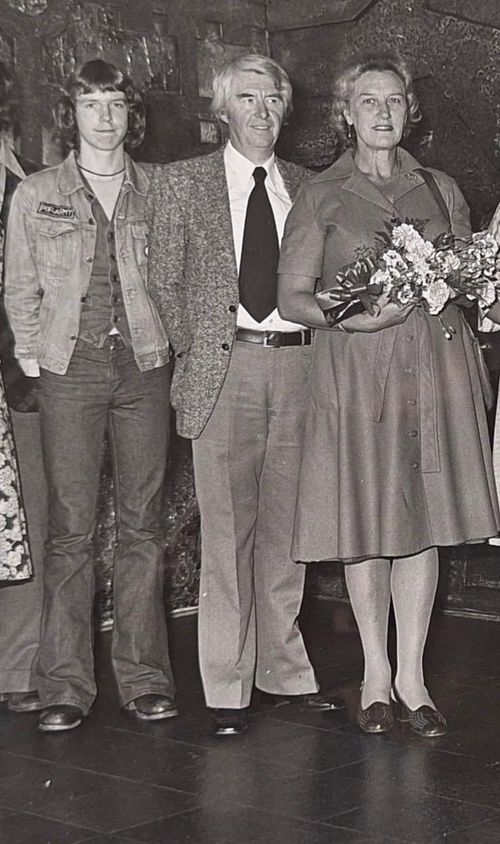 Bert Klaassen (links) met zijn vader op het 25jarige jubileum van NDSM