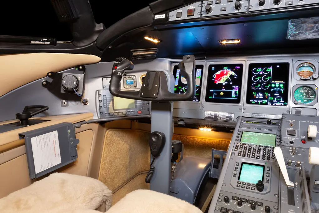 2002 Bombardier Global Express N983J S/N 9072 - cockpit flight deck left seat