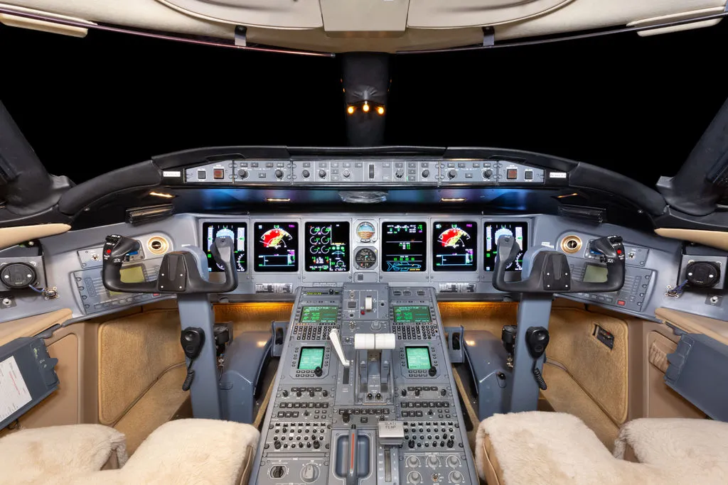 2002 Bombardier Global Express N983J S/N 9072 - cockpit flight deck 1
