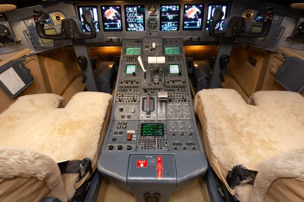 2002 Bombardier Global Express N983J S/N 9072 - cockpit flight deck 2