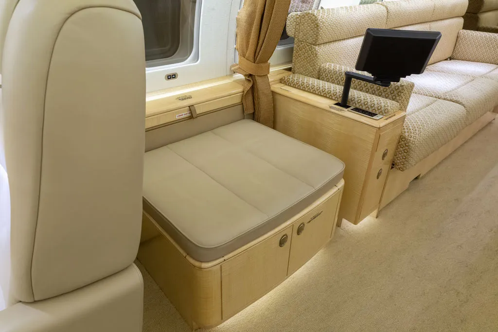 2002 Bombardier Global Express N983J S/N 9072 - interior aircraft - aft storage