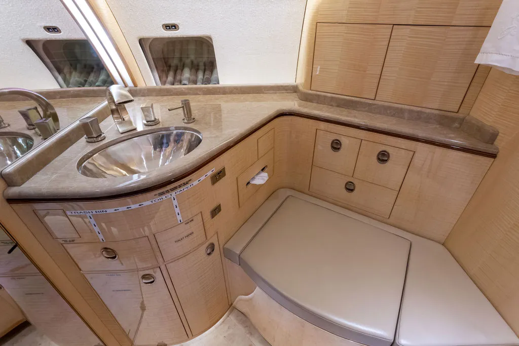 2002 Bombardier Global Express N983J S/N 9072 - interior aircraft - aft, lavatory