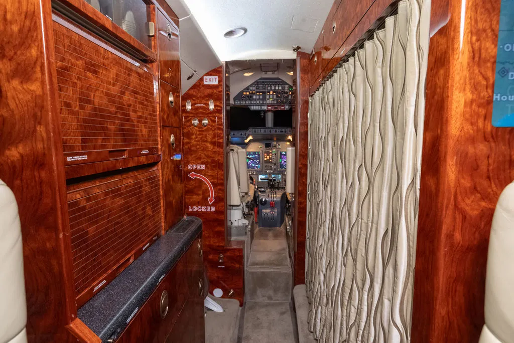 2006 Hawker 850XP S/N 258782 N830 - Galley