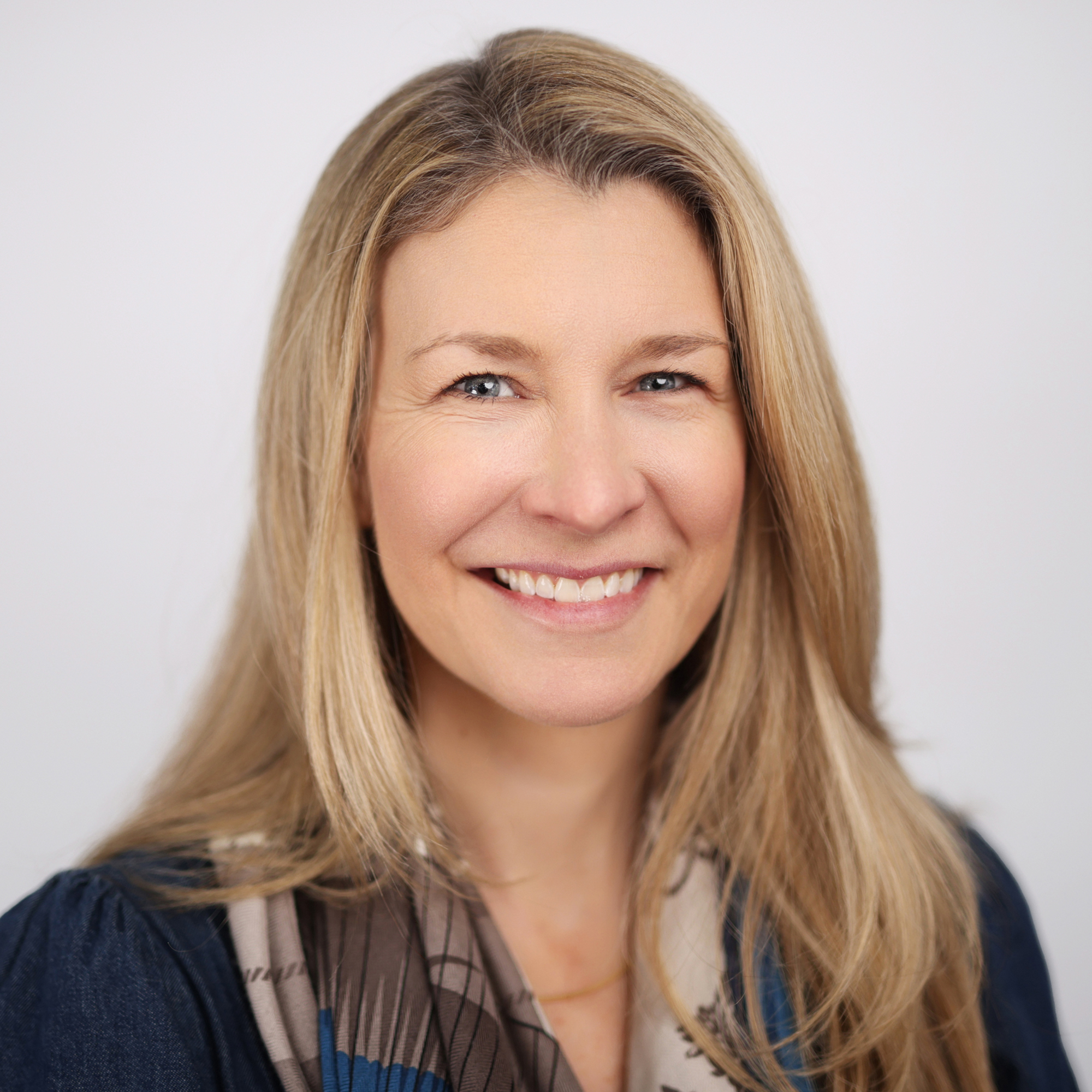 Businessfoto München: Business-Herr mit Smartphone