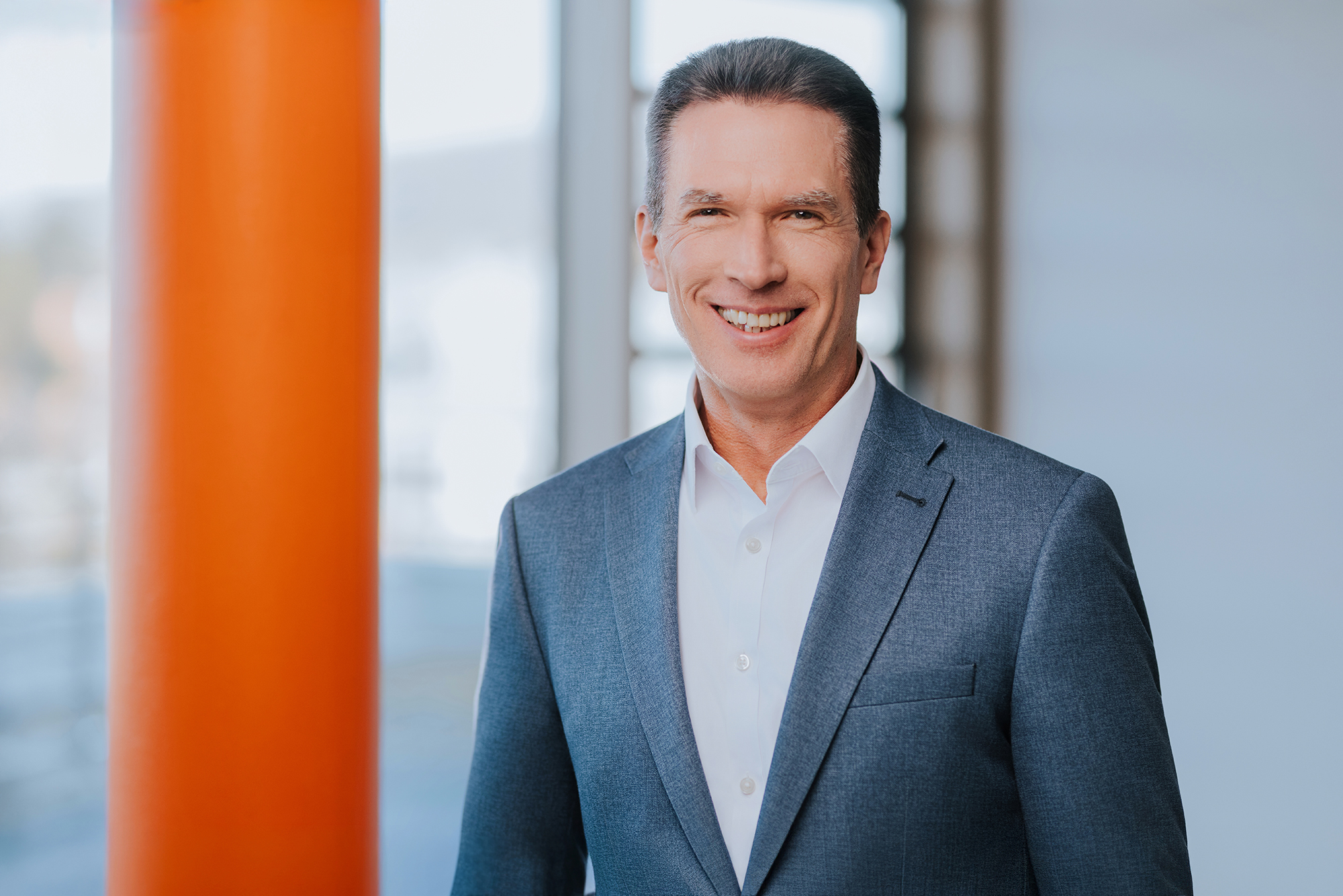 Businessfoto Berlin: Business-Frau im Corporate Umfeld