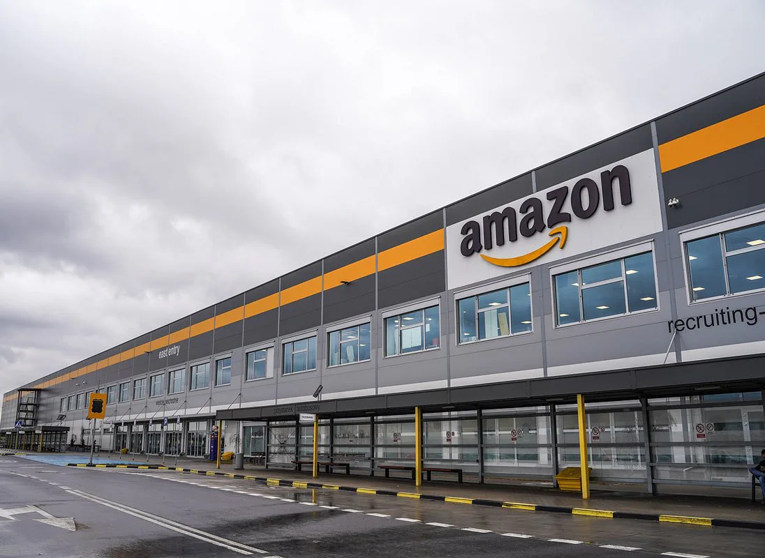 Amazon bezprawnie usuwa związkowców z komisji socjalnej.