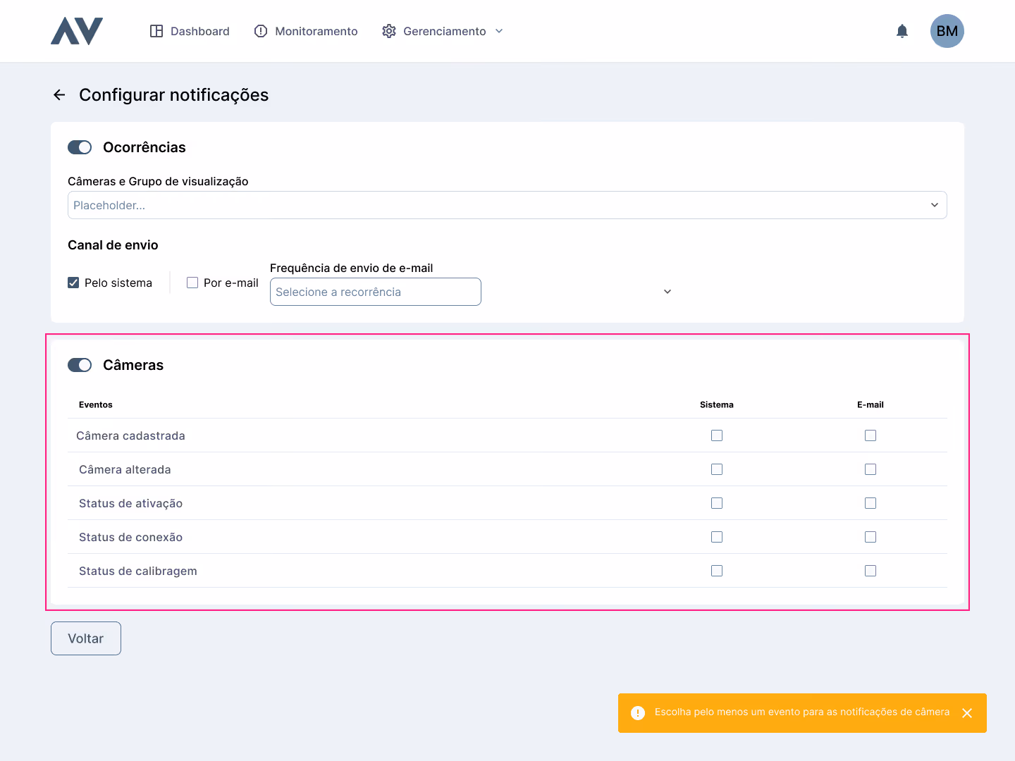 Tela de configurações com opções para notificações de ocorrências e câmeras, incluindo canais de envio e seleção de eventos.
