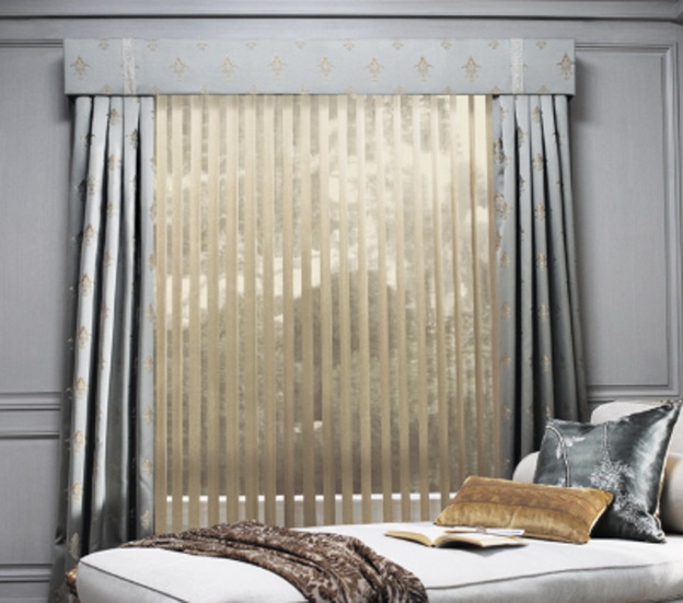 Neutral window blinds with natural light in Highland Park TX