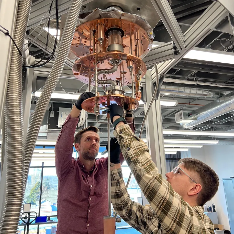 Our cryogenic distiller separates Helium-3 from Helium