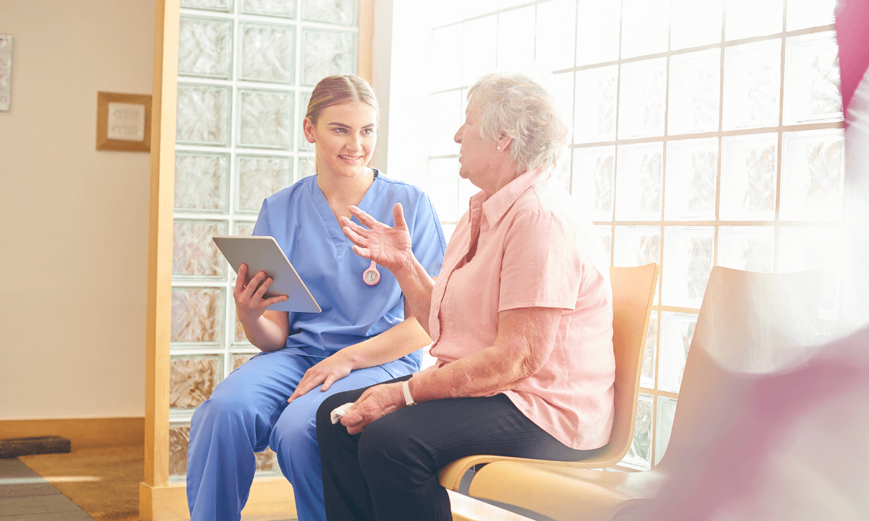 old man discuss with doctor