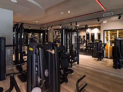 Geräte in einem Fitnessstudio - Webdesign Bild für ein Gym