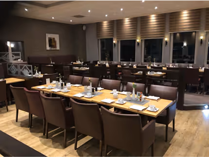 Webdesign für Restaurants - moderner Speisesaal in einem Restaurant