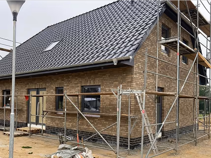 Ein Neubau - Beispiel für Webdesign von Bauunternehmen