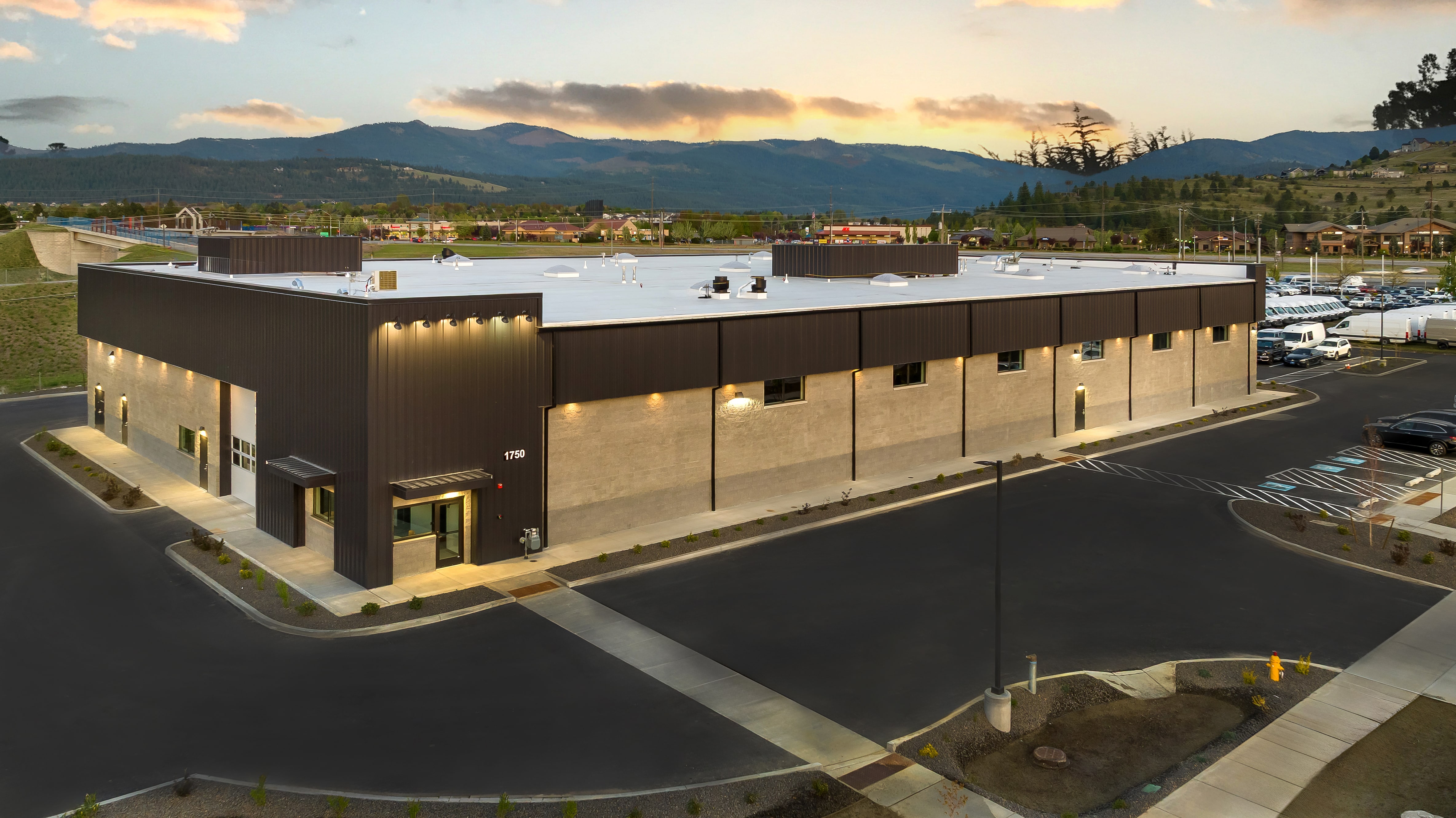 Gee Service Building