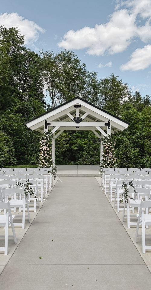 Ceremony installation at The Sixpence