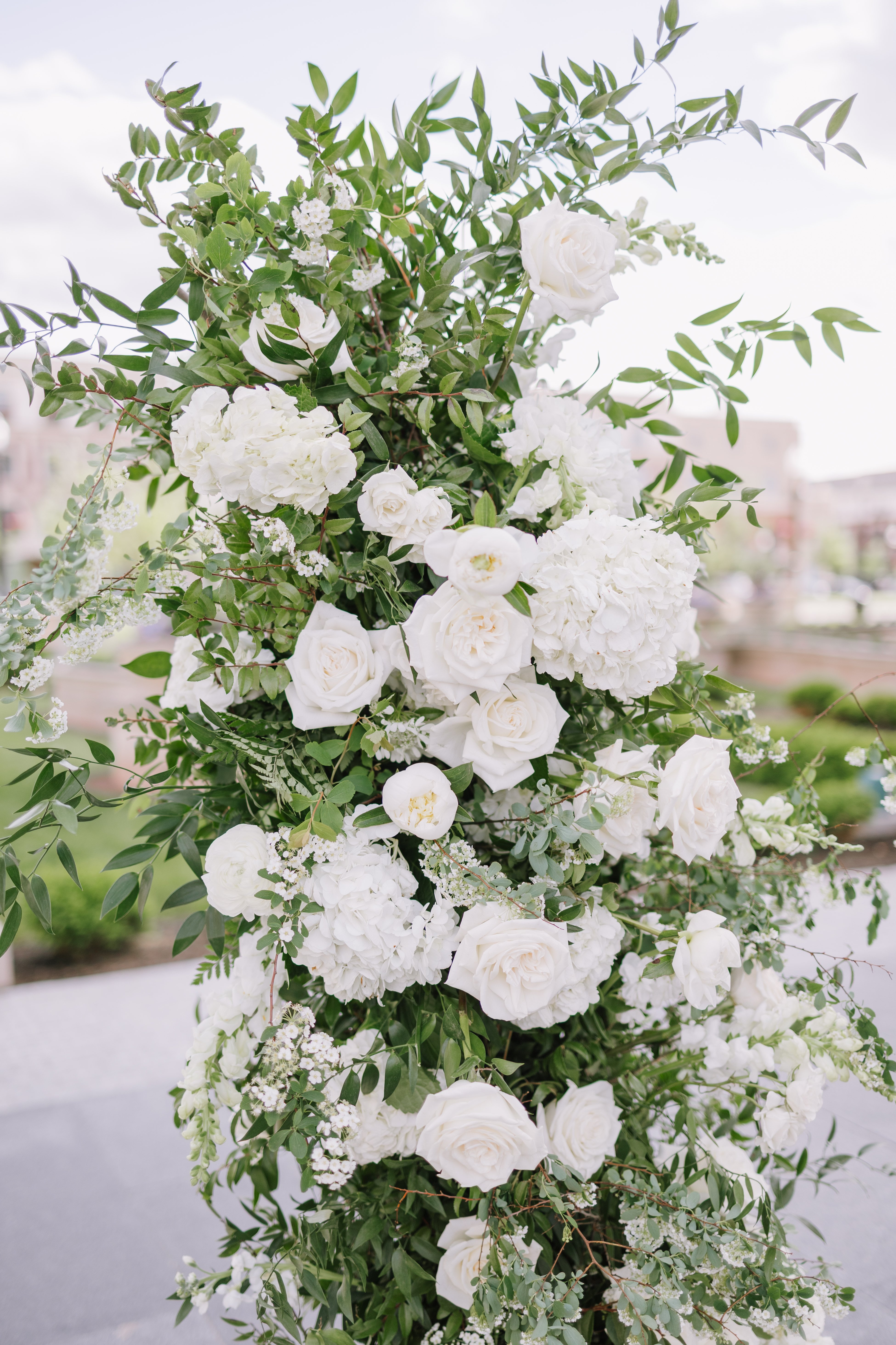 wedding flowers at the carmichael hotel carmel indiana