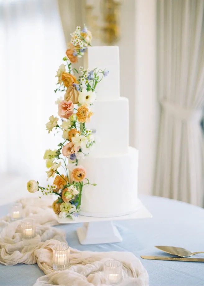 how far in advance to book florist for wedding cake floral arrangement
