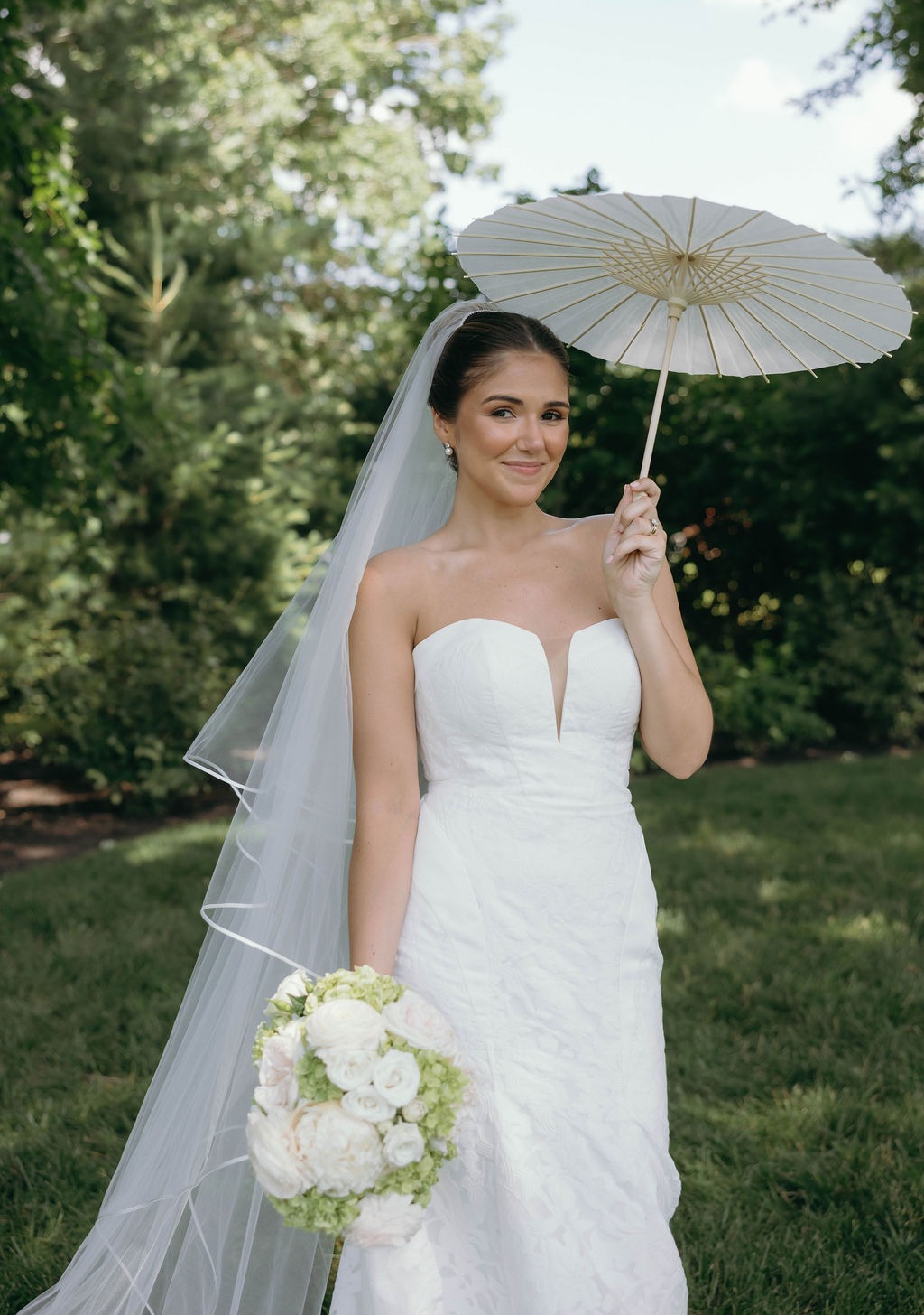 a bride who worked with an average wedding budget for flowers