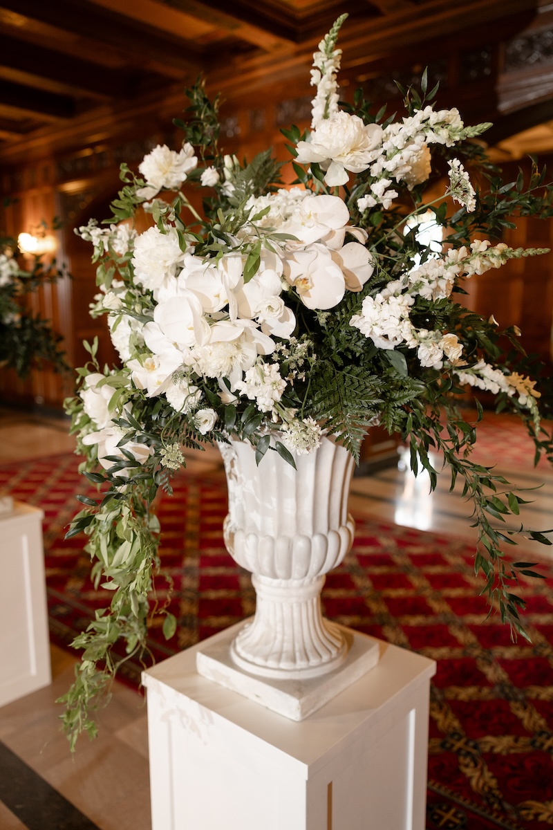 elegant florals for ceremony at scottish rite cathedral