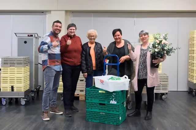 Bilde av 5 ansatte fra frelsesarmeen på noresdagen