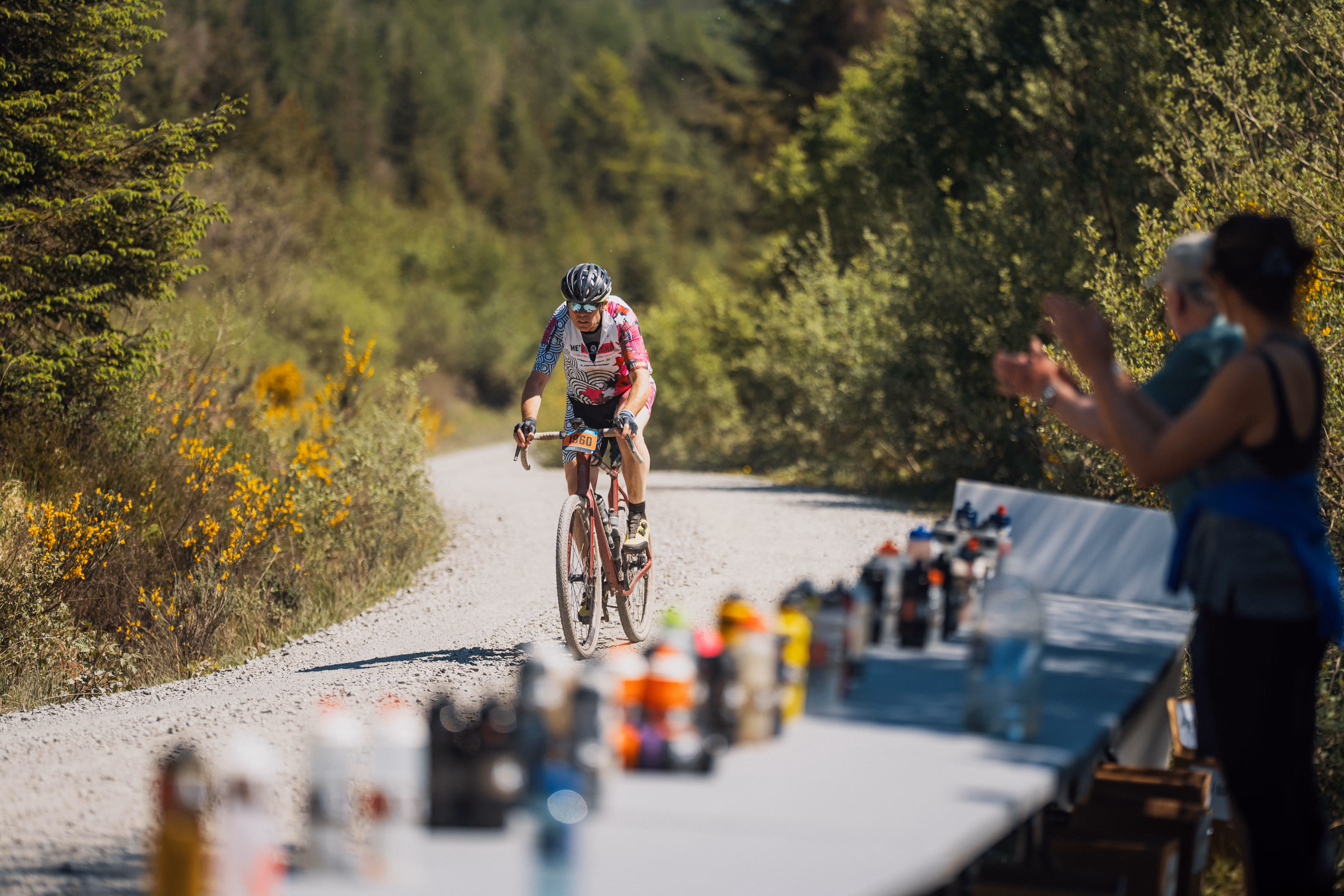 Gravel race with dust
