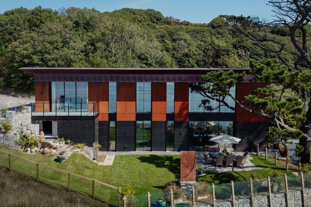 From Building Site to Sculptural Retreat
