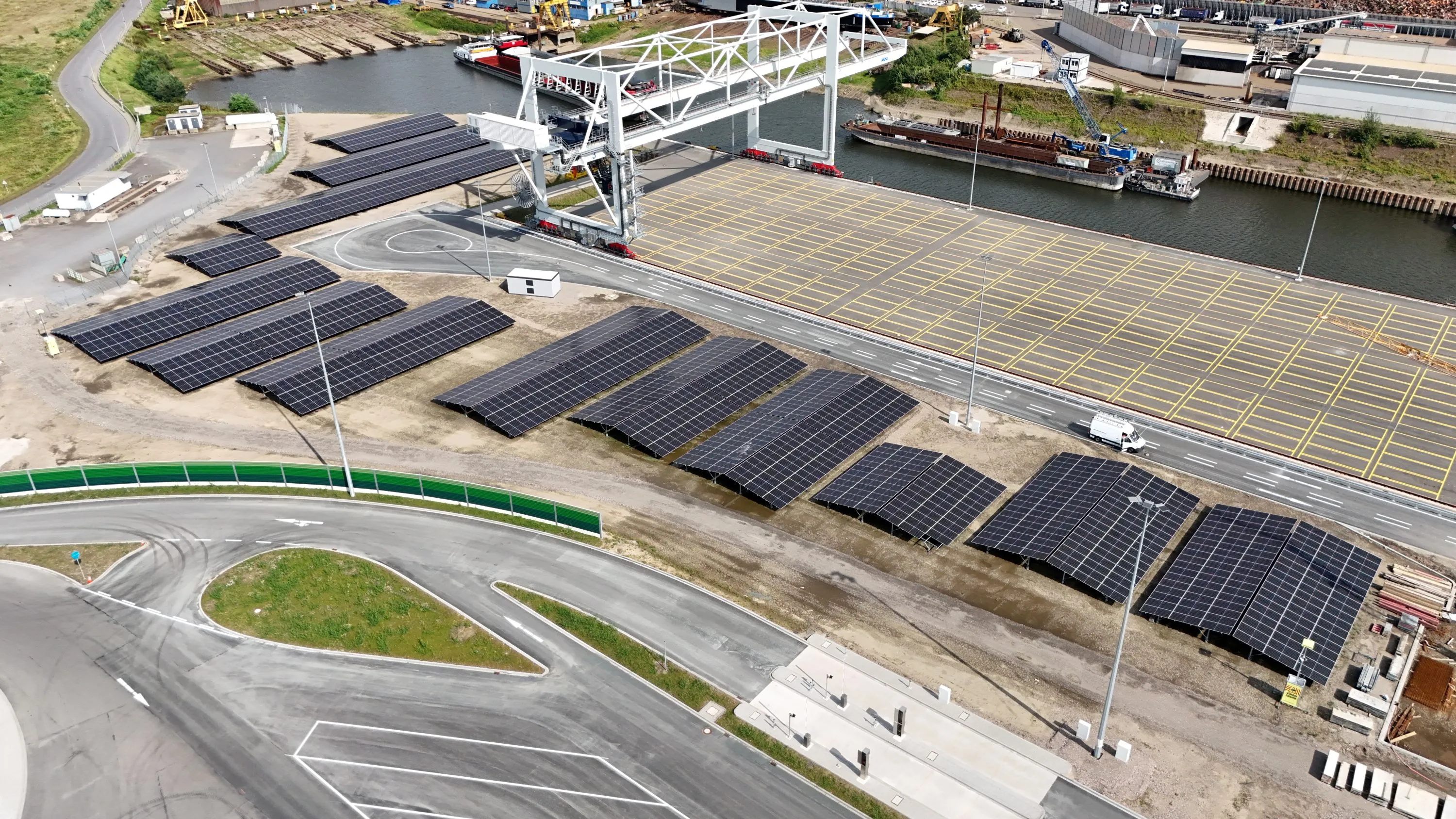 PV-Freiflächenanlage für das Duisburg Gateway Terminal