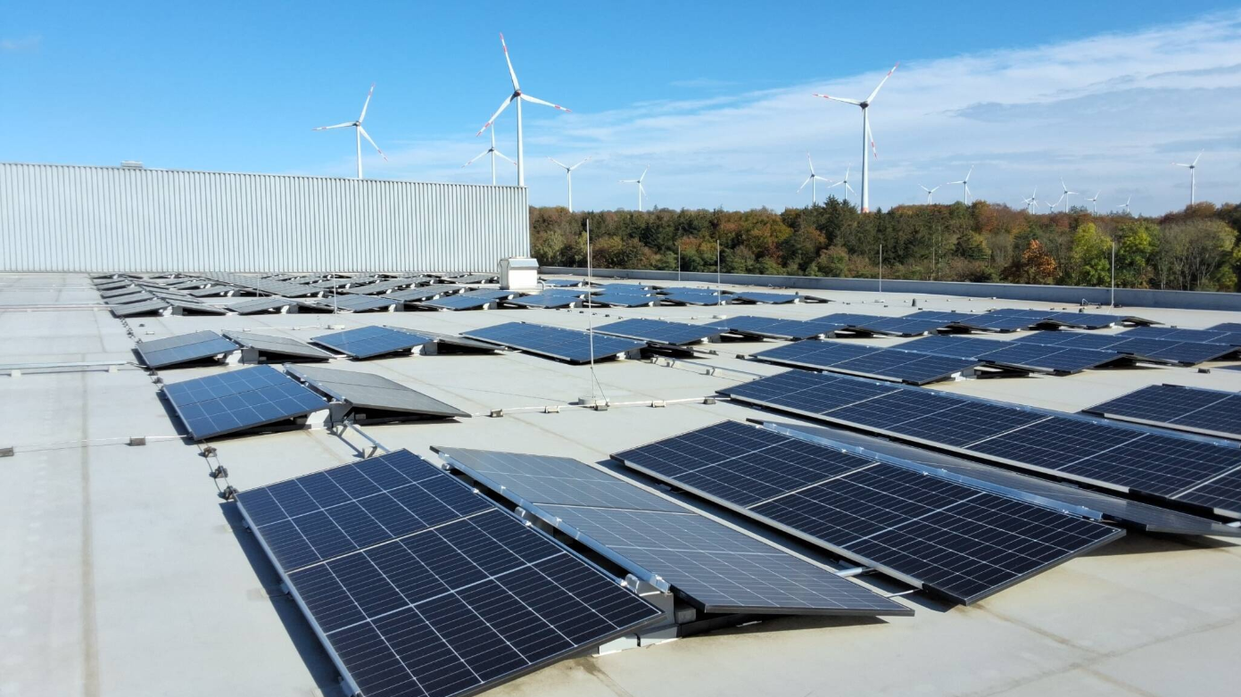PV-Dachanlage auf einem Unternehmensdach in Möckmühl