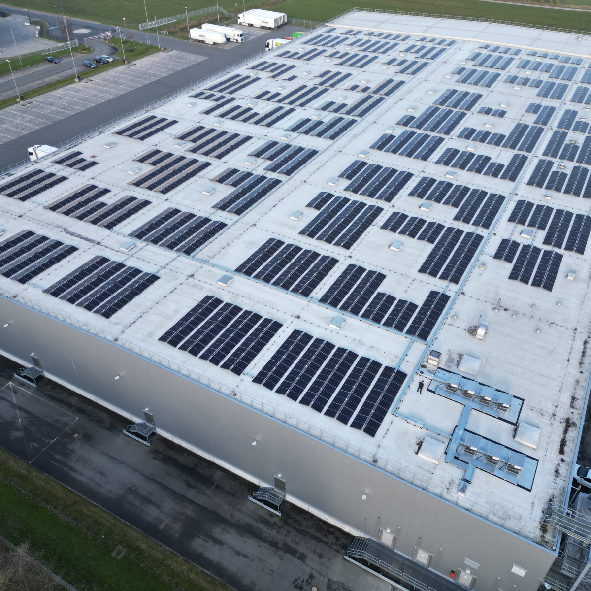 PV-Dachanlage auf einer Logistikhalle in Emstek