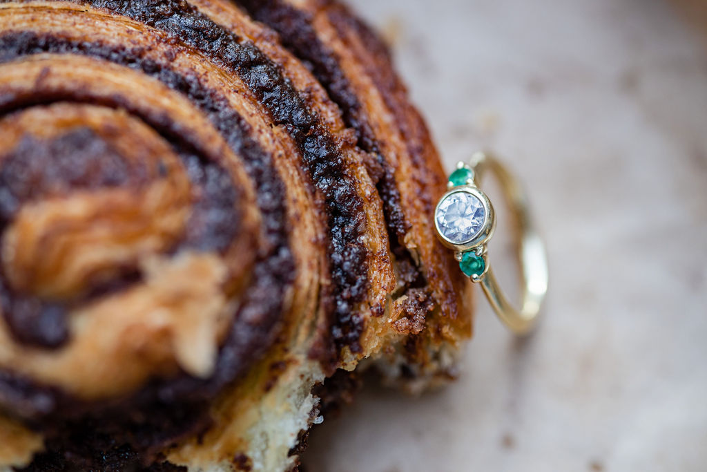 engagement ring with kakaóscsiga