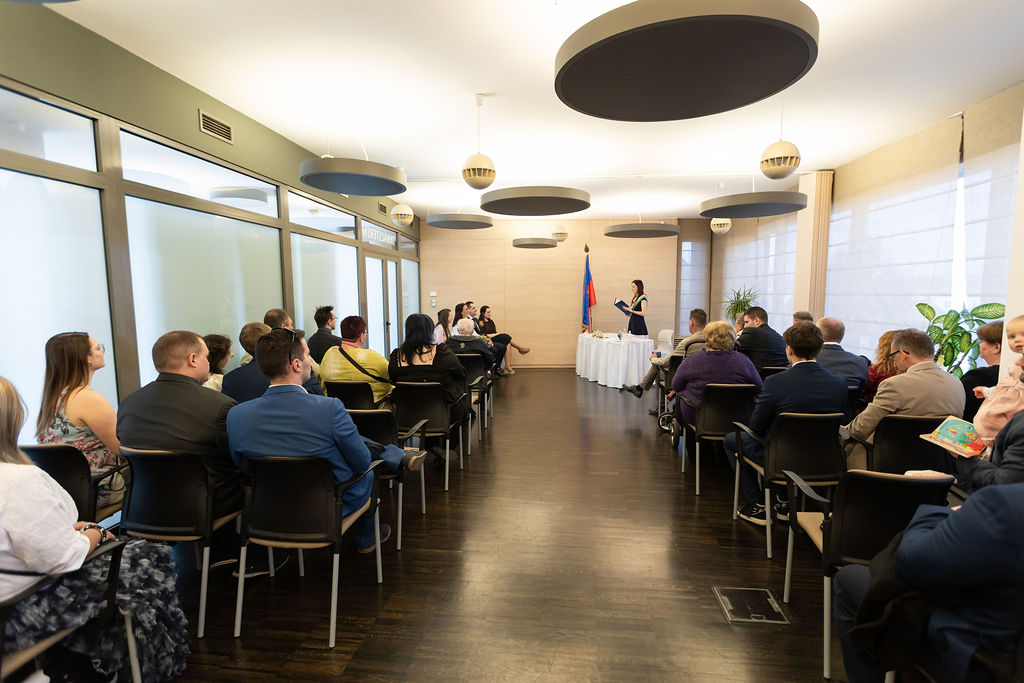 gyáli fotós polgári szertartáson a házasságkötő teremben