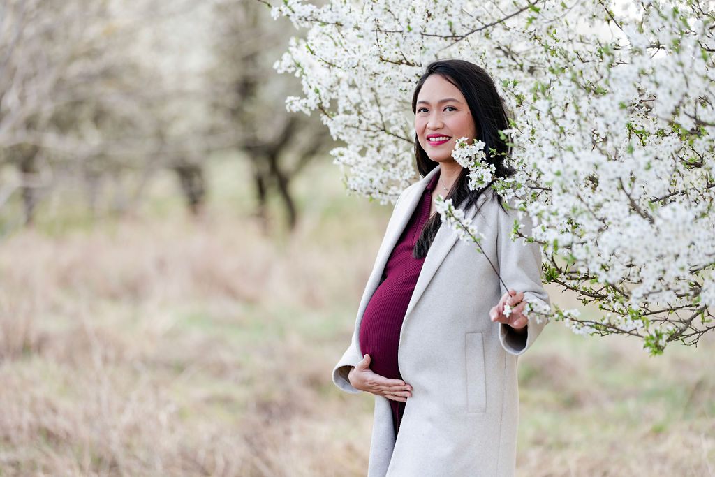 tavaszi virágzó fák Gyálon kismamával