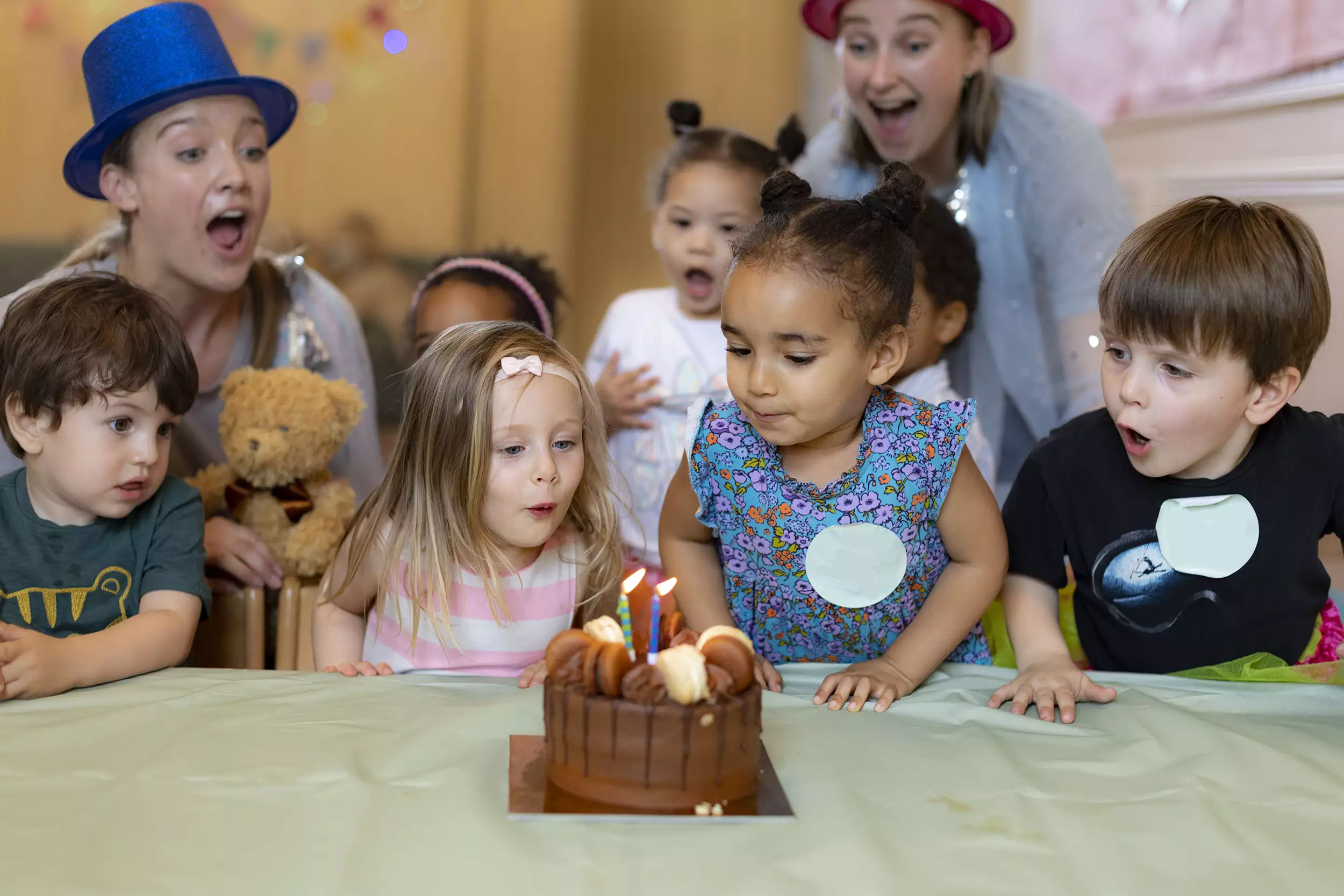 kids easting at party