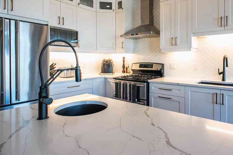 best way to clean quartz countertops