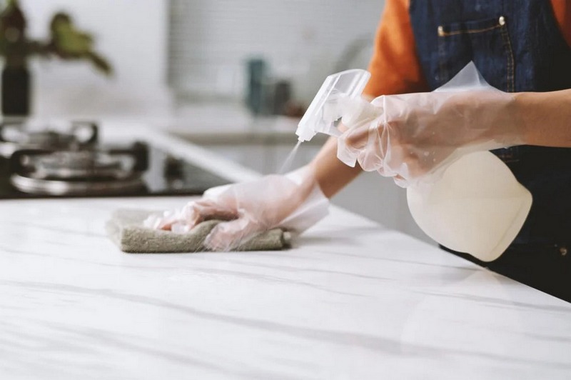 how to remove stains from quartz countertops