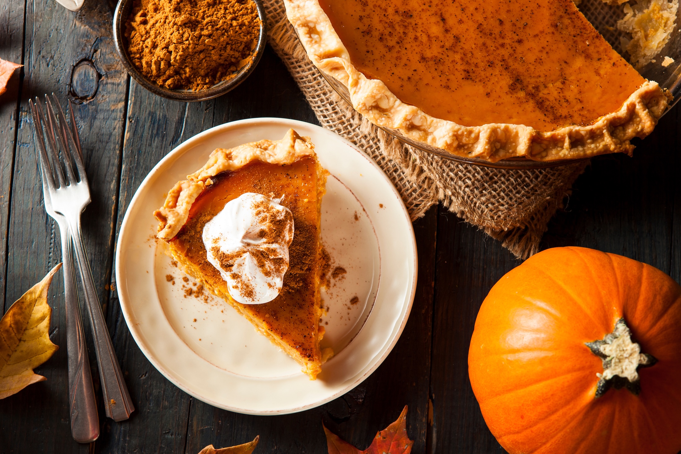 Discover cozy fall desserts in this seasonal baking guide. From pumpkin spice to caramel apple treats, explore easy recipes and baking tips for autumn.