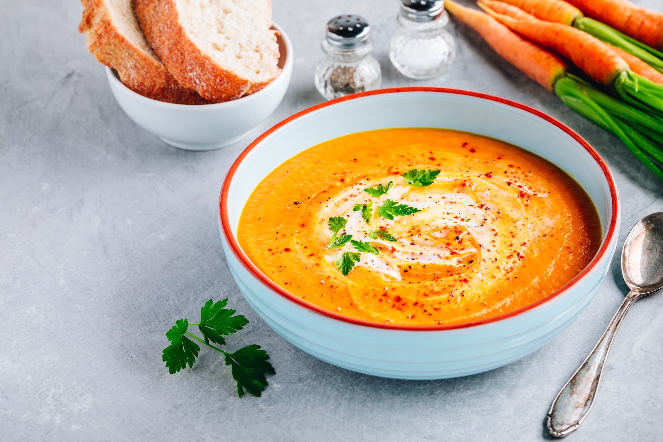 Discover cozy fall harvest recipes made with seasonal favorites like squash, apples, and sweet potatoes. From soups to baked goods, find comforting dishes perfect for family meals.